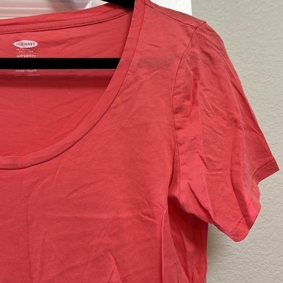Old Navy Maternity tee top size medium EUC. Length 26”. - Picture 4 of 6